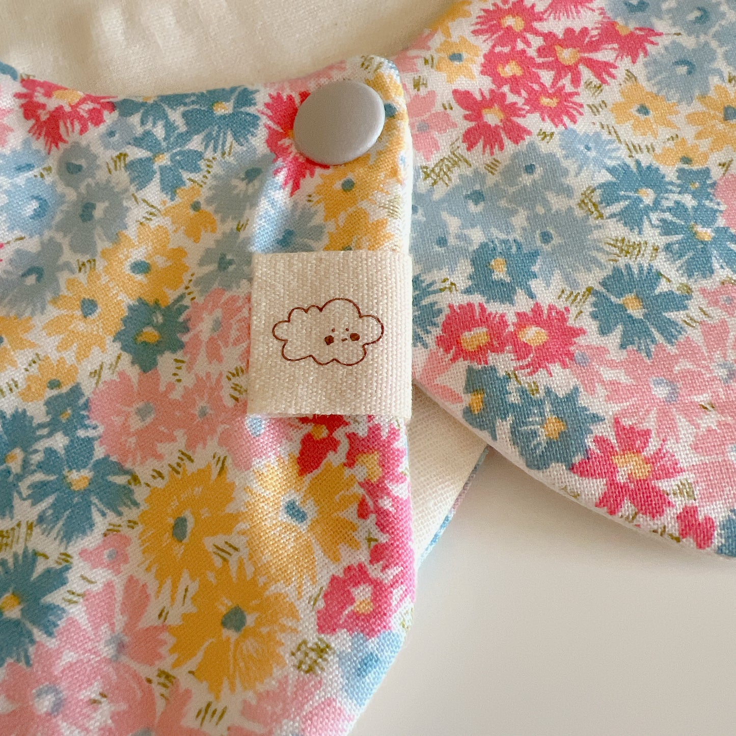 Little Cloud Bib-Cream