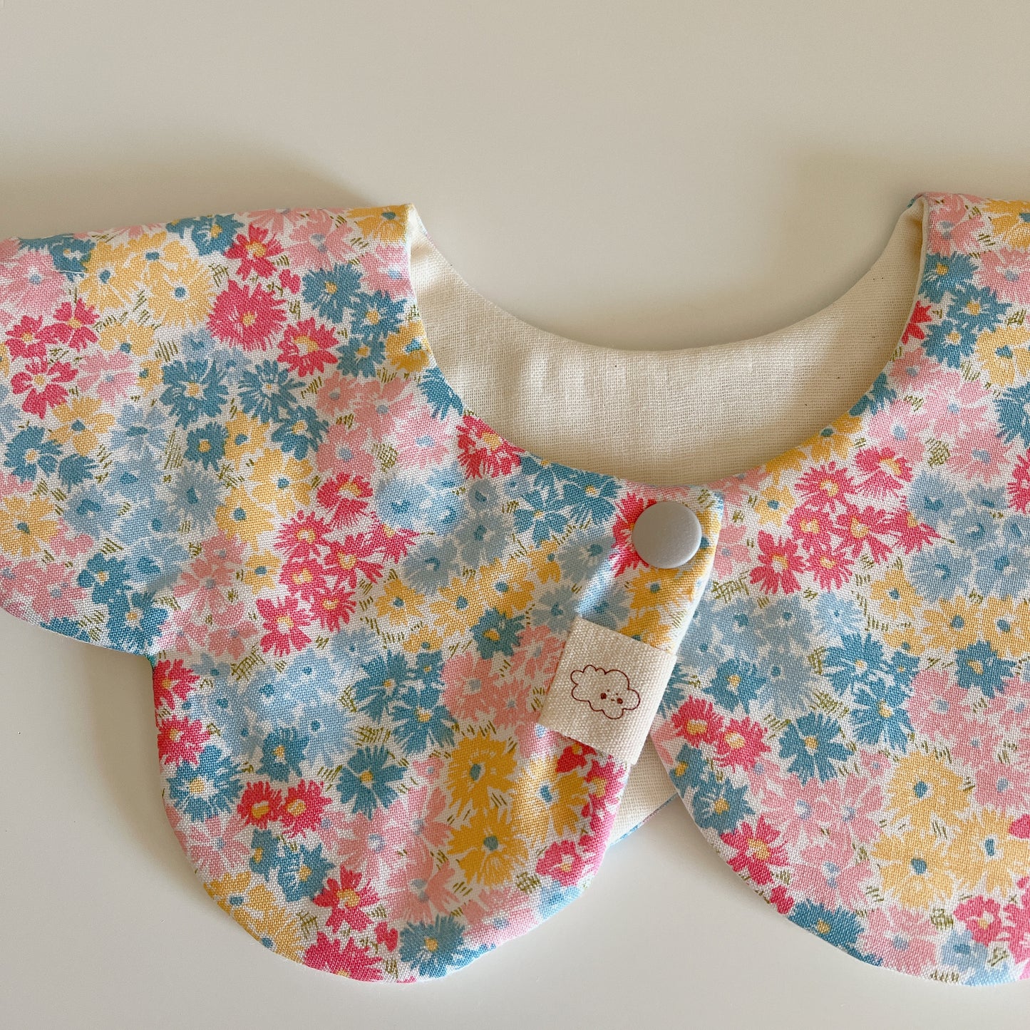 Little Cloud Bib-Cream